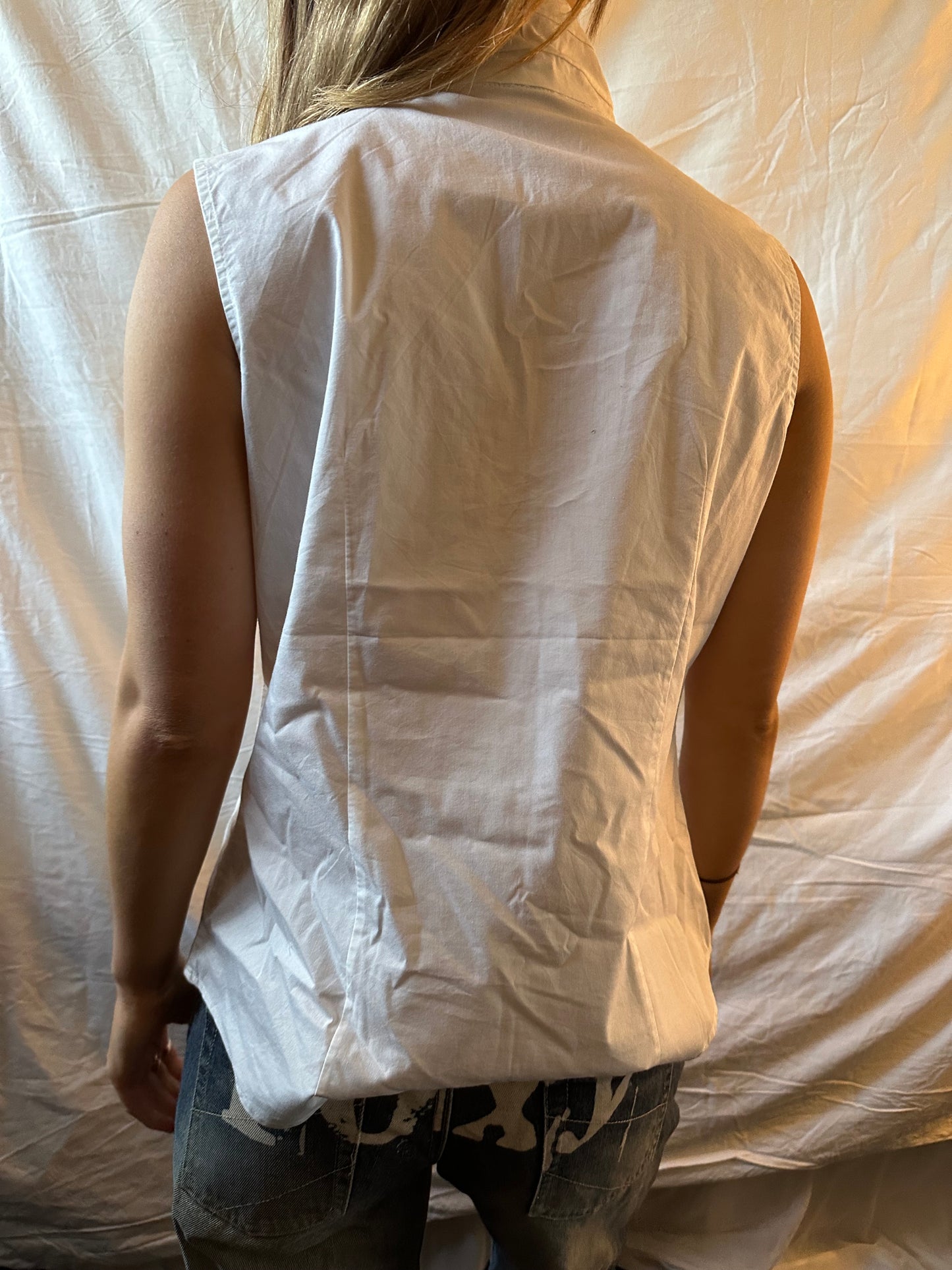 White ruffle zip singlet