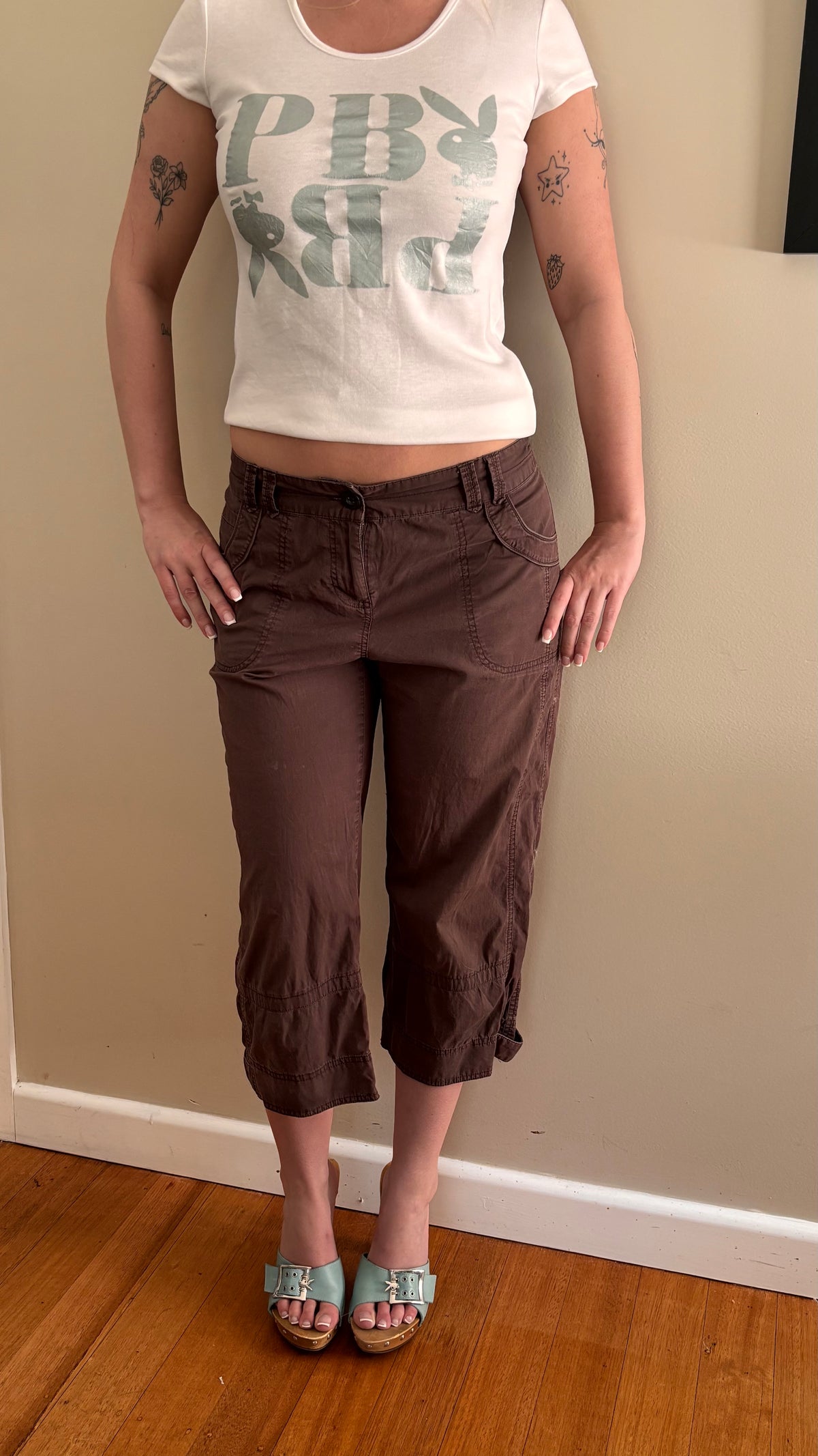 Brown capris