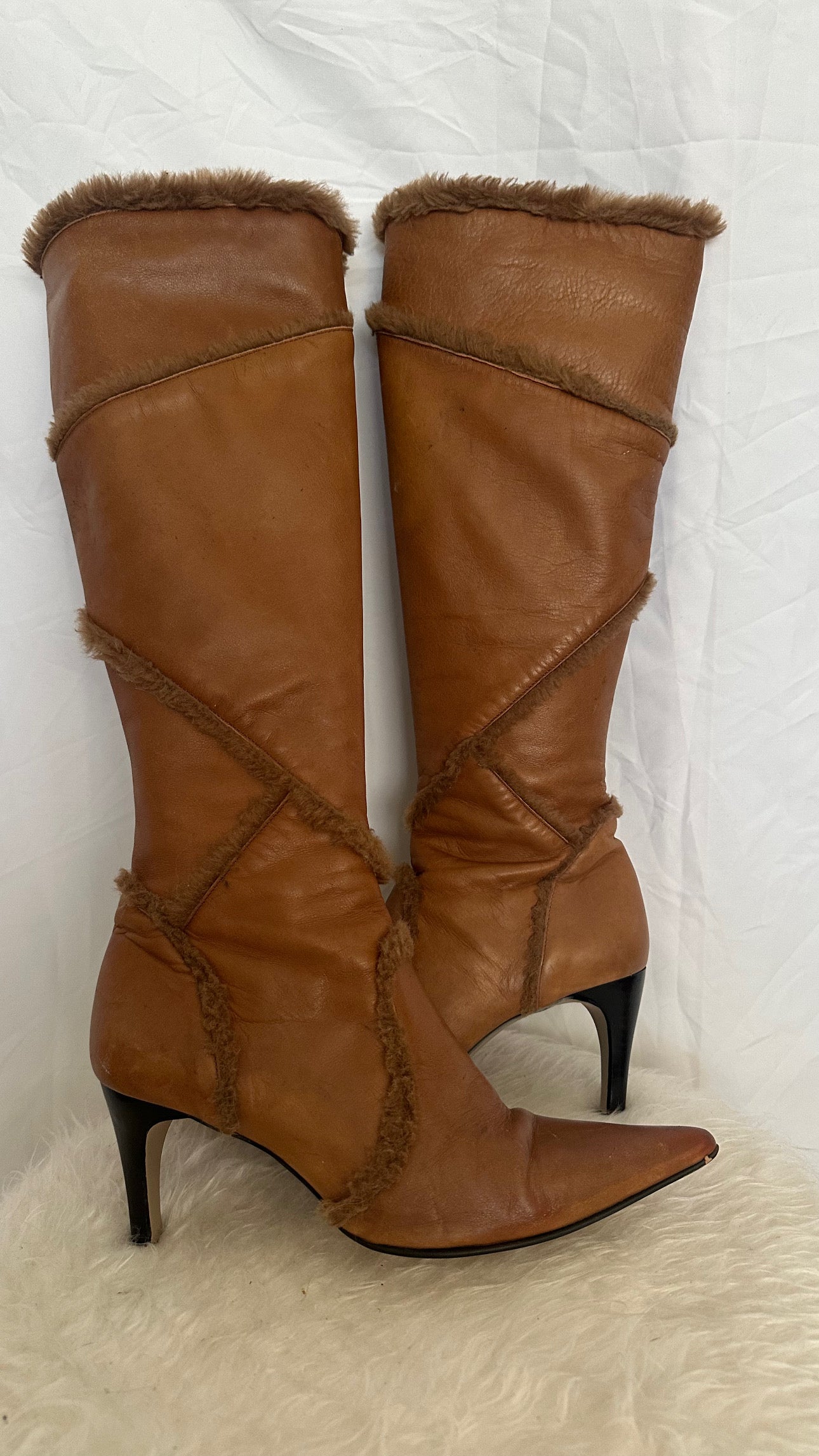 Beautiful boots with fur details
