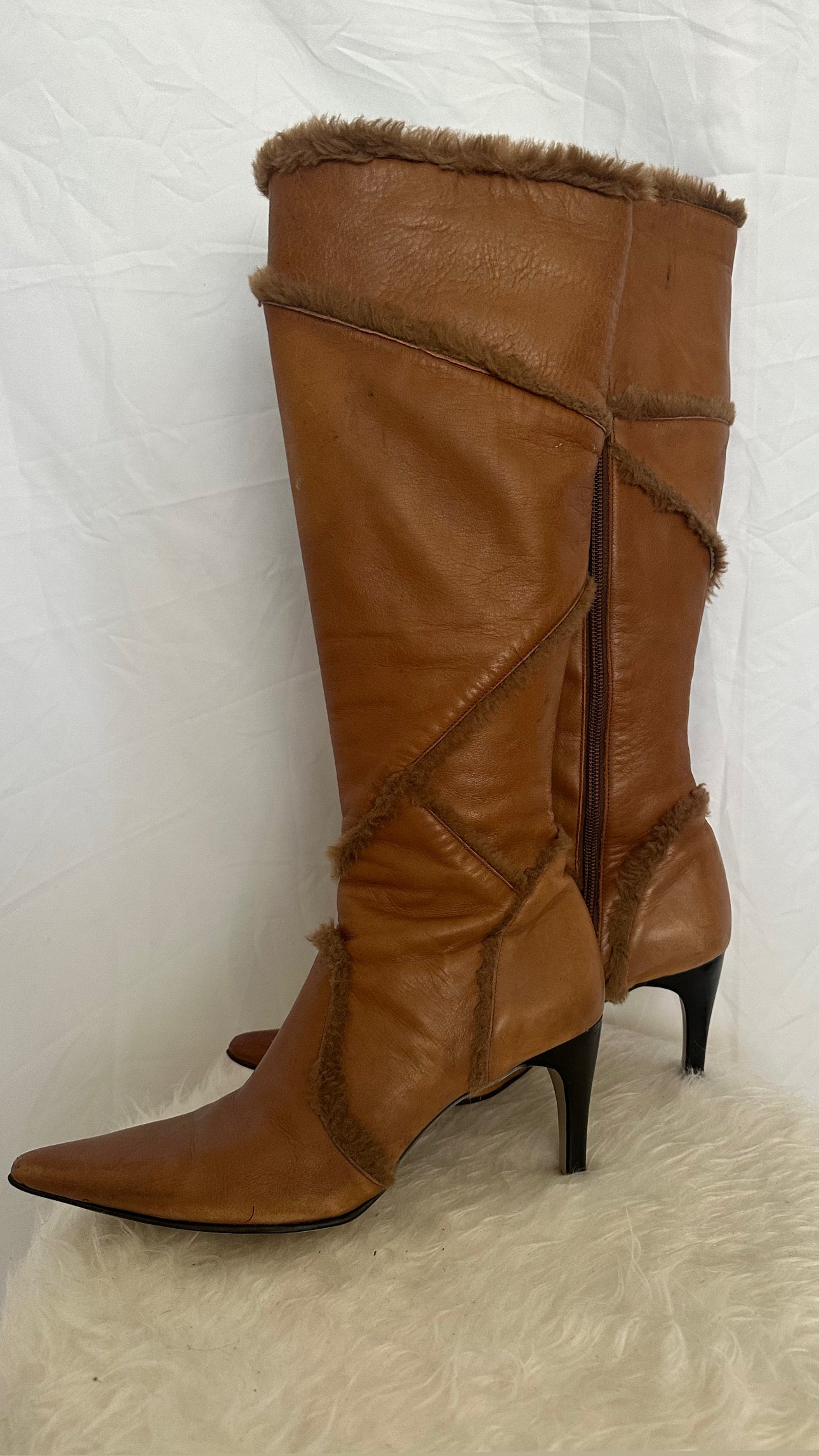 Beautiful boots with fur details