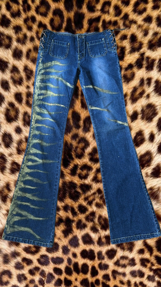 Funky jeans with yellow stripes